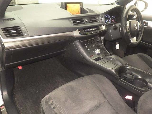Lexus CT200h  с аукциона в Японии