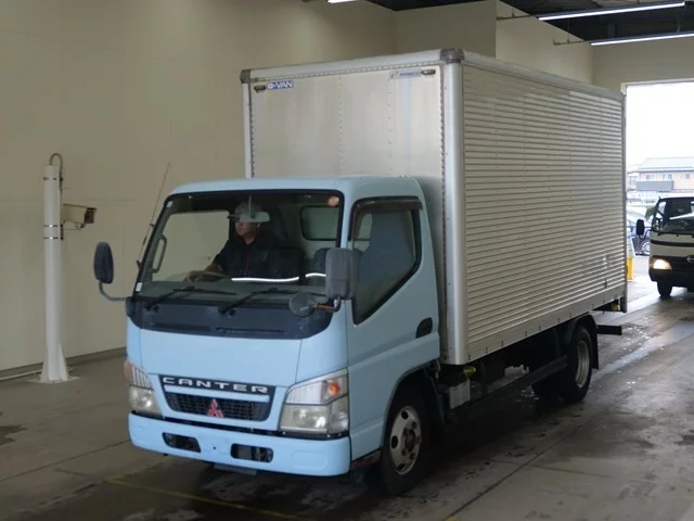 Mitsubishi Fuso Canter  с аукциона в Японии
