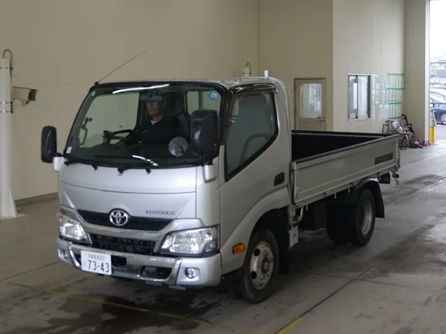 Toyota ToyoAce  с аукциона в Японии