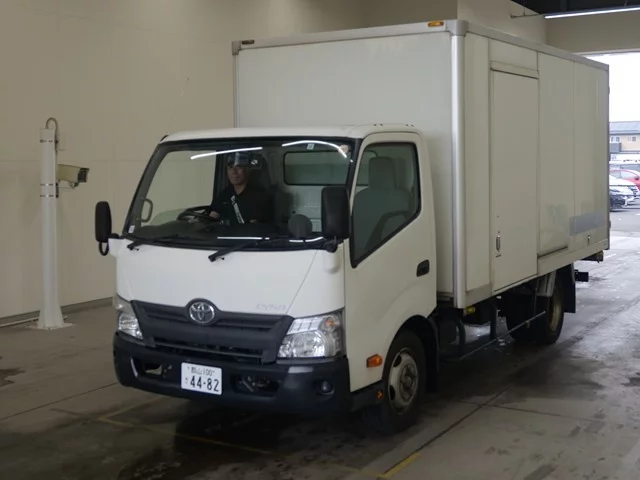 Toyota Dyna  с аукциона в Японии