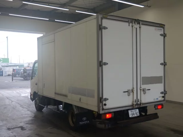 Toyota Dyna  с аукциона в Японии