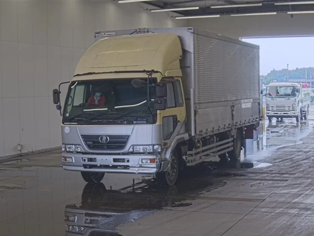 Nissan UD  с аукциона в Японии