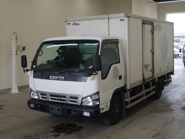 Isuzu Elf  с аукциона в Японии