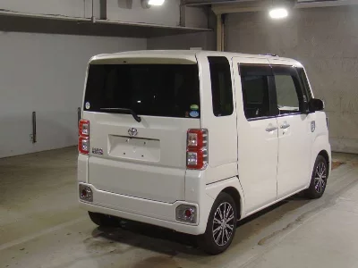Toyota Pixis Mega