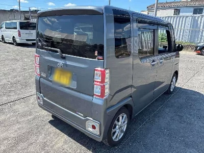 Toyota Pixis Mega