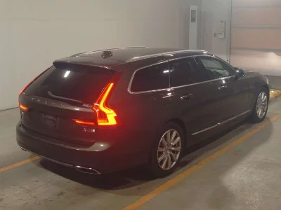 Volvo V90