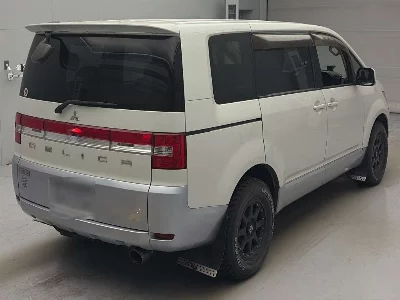 Mitsubishi DELICA D5