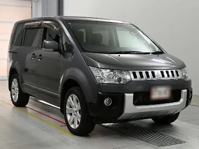 Mitsubishi DELICA D5