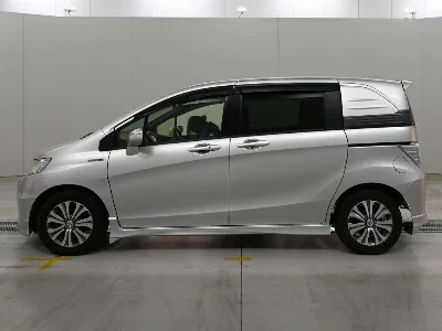 Honda FREED SPIKE HYBRID