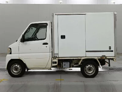 Nissan NT100 Clipper