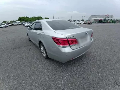 Toyota CROWN HYBRID