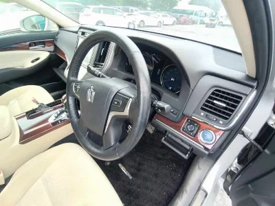 Toyota CROWN HYBRID