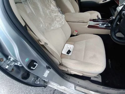 Toyota CROWN HYBRID