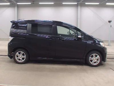 Honda FREED SPIKE HYBRID