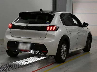 PEUGEOT 208