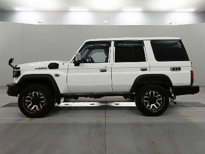 Toyota LAND CRUISER 70