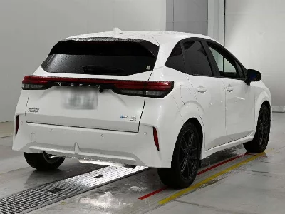 Nissan AURA