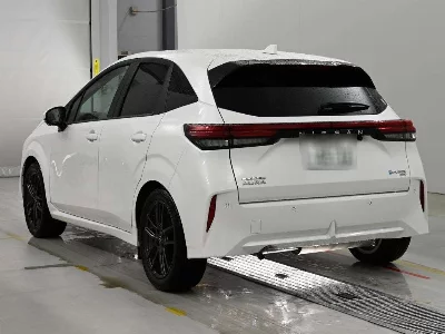 Nissan Aura