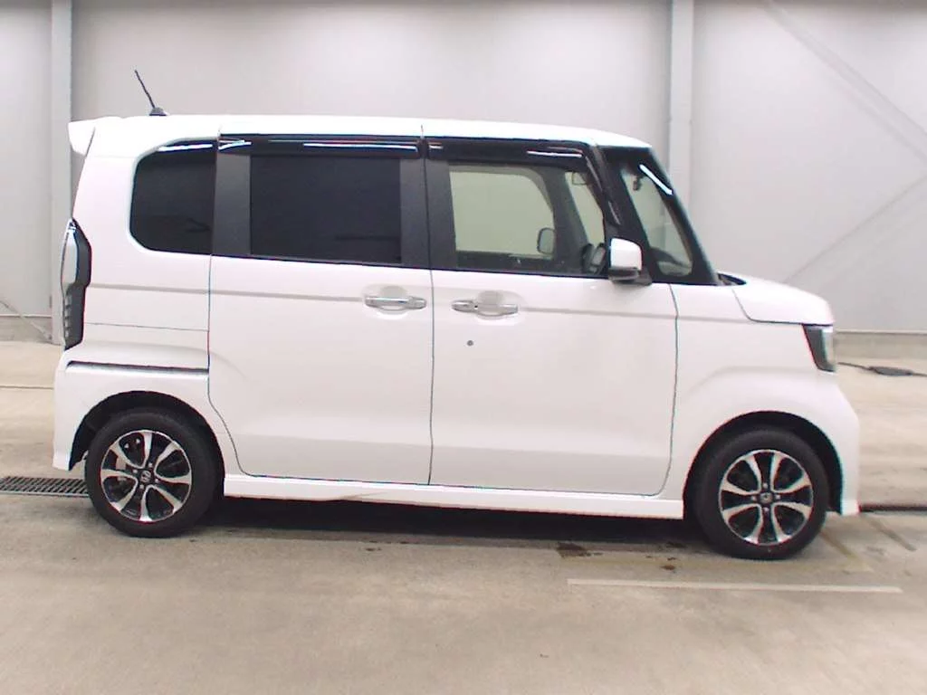 Honda N BOX CUSTOM  с аукциона в Японии