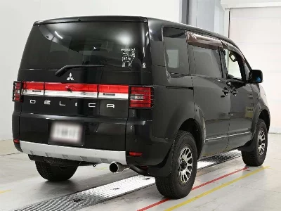 Mitsubishi DELICA D5