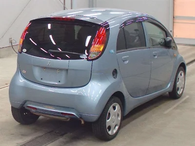 Mitsubishi i