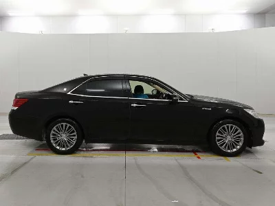 Toyota CROWN HYBRID