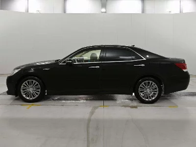 Toyota CROWN HYBRID