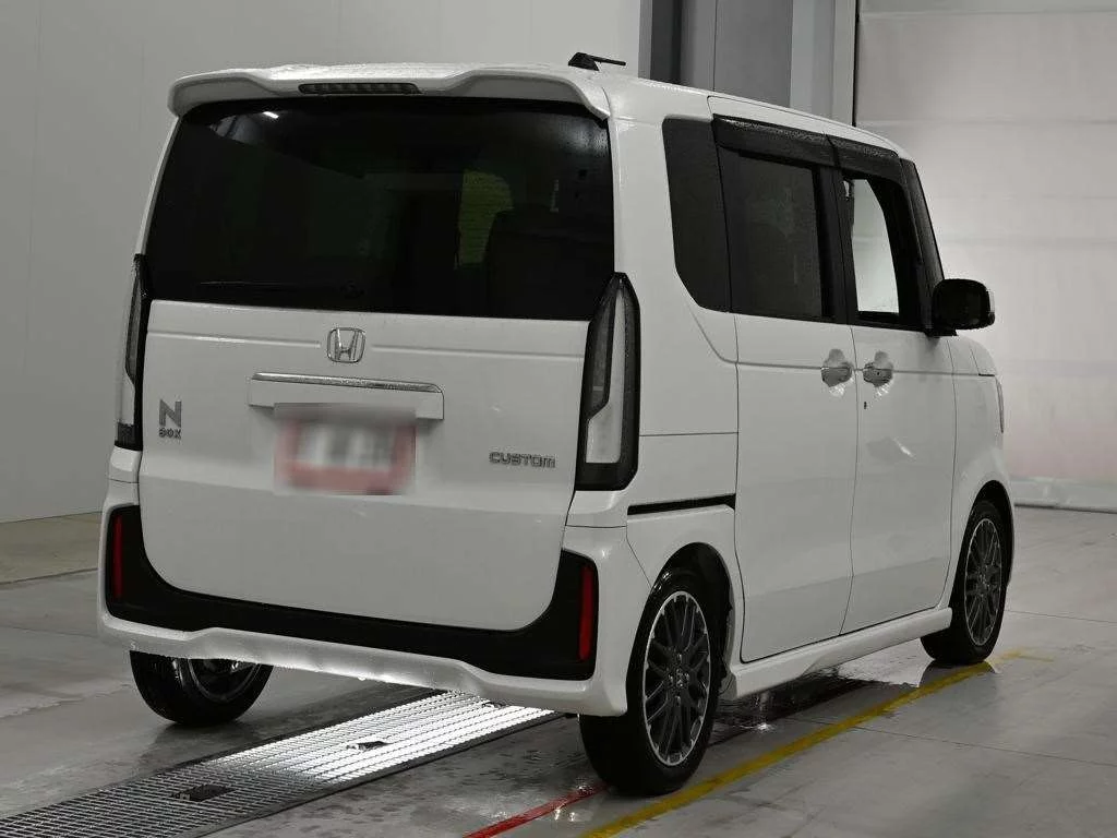 Honda N BOX CUSTOM  с аукциона в Японии