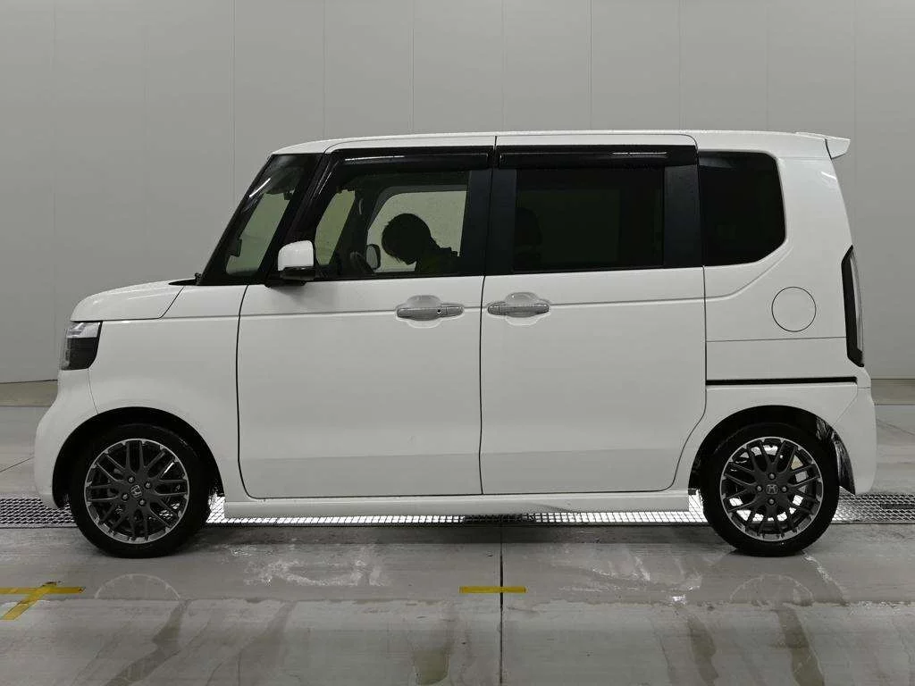 Honda N BOX CUSTOM  с аукциона в Японии