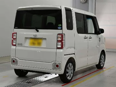 Toyota Pixis Mega