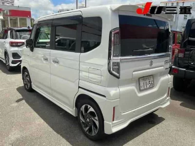 Suzuki Spacia