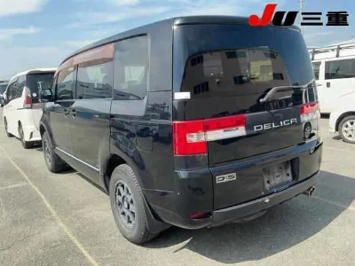 Mitsubishi DELICA D5