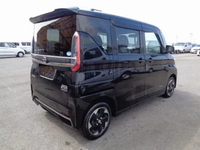 NISSAN ROOX