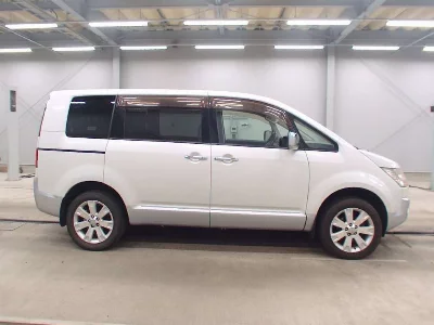 Mitsubishi DELICA D5