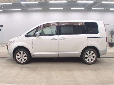 Mitsubishi DELICA D5