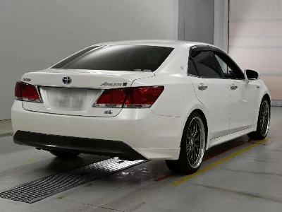 Toyota CROWN HYBRID