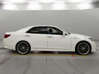 Toyota CROWN HYBRID