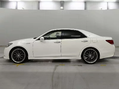 Toyota CROWN HYBRID