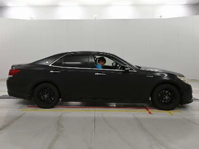 Toyota CROWN HYBRID