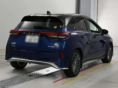 Nissan Aura