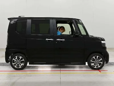 Honda N BOX CUSTOM