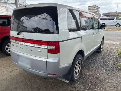 Mitsubishi DELICA D5