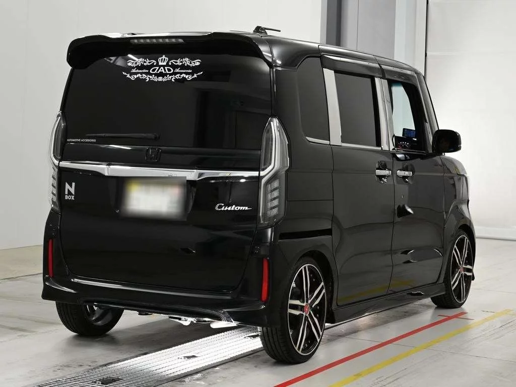Honda N BOX CUSTOM  с аукциона в Японии