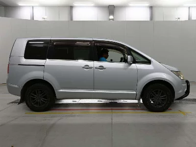 Mitsubishi DELICA D5