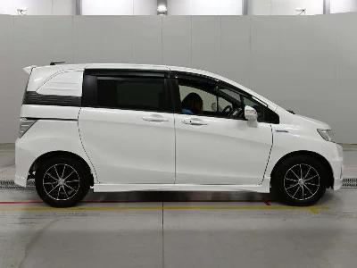 Honda FREED SPIKE HYBRID
