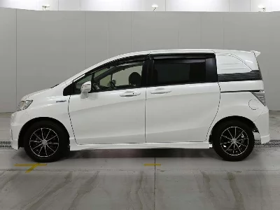 Honda FREED SPIKE HYBRID