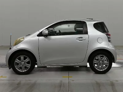 Toyota iQ
