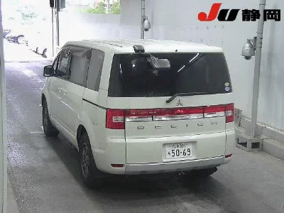 Mitsubishi DELICA D5