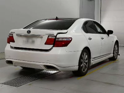 Lexus LS600h