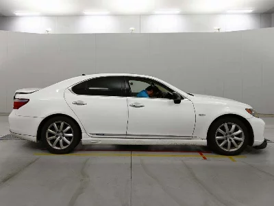 Lexus LS600h